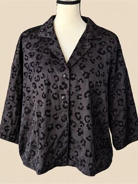 Burn Out Velvet Animal Print Short Sleeve Button Down L